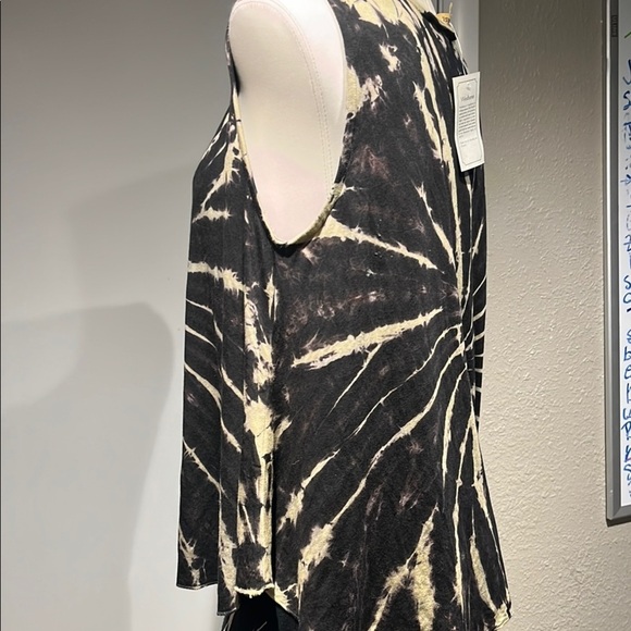 Black and White Spiral Tie-Dye Tank Top - Picture 16 of 16